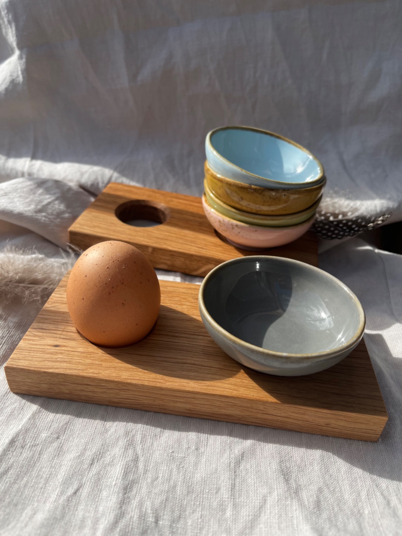 Eierbecher aus Eichenholz mit Keramik Schälchen 2
