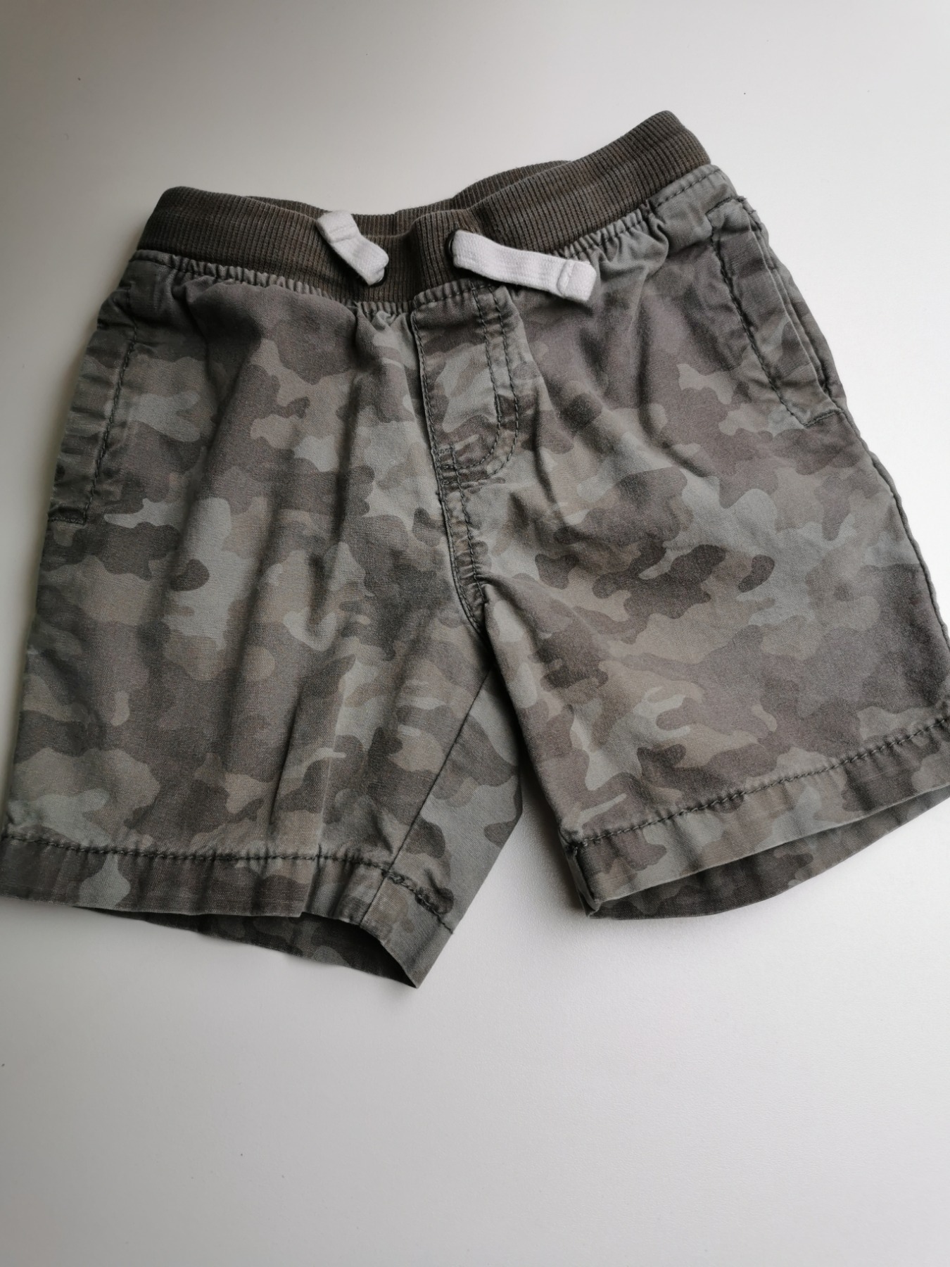 Camouflage Shorts - Größe 3 T