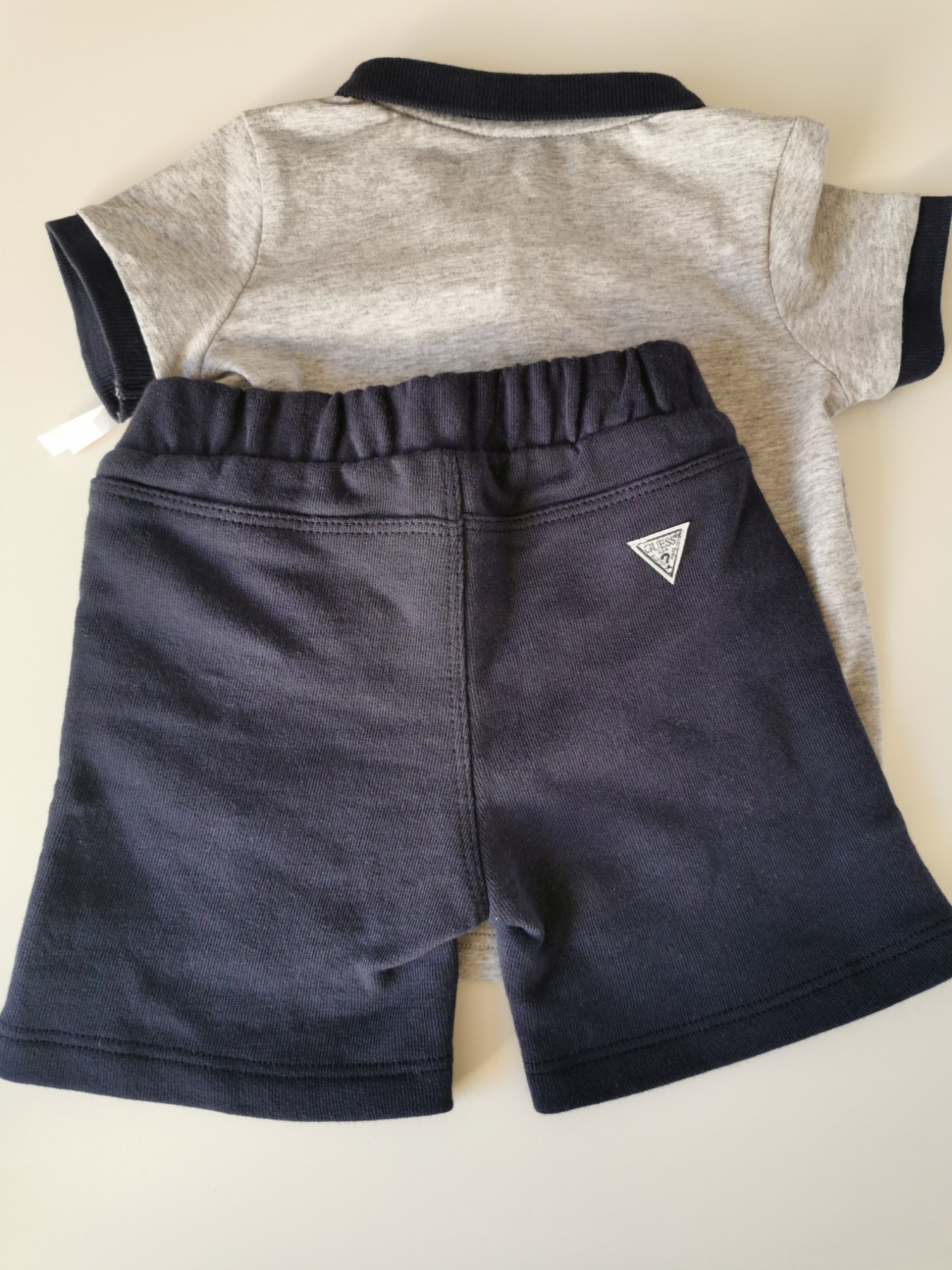 Set aus Shirt &amp; Shorts - Größe 12 M 4