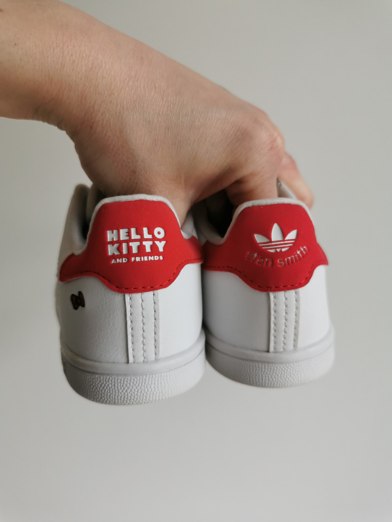 Stan Smith / Hello Kitty Sneaker - Größe 27 4