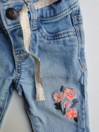 Jeanshose mit Blumenstickerei - Größe 0-3 M 3