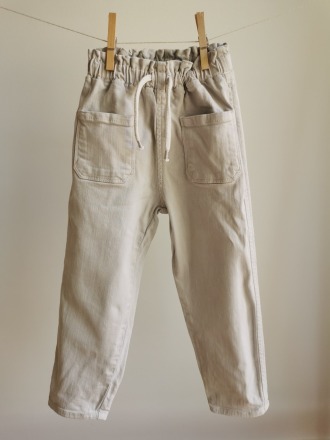 Jeans mit gerafftem Bund - Größe 104 - ZARA