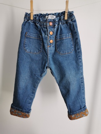 Jeans mit Blumen-Futter - Größe 92 - ZARA