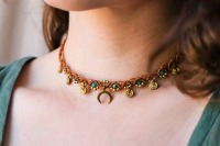 Makramee Choker mit Schmucksteinen und Mond-Anhänger