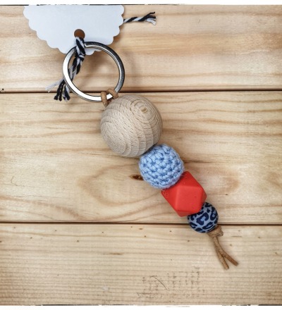 CORAS MASCHENGLÜCK Schlüsselanhänger Handmade hellblau - rot- leo