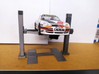 1:32 / 1:24 2 Säulen-Hebebühne Bausatz Diorama Slotcar Werkstatt Modellbau